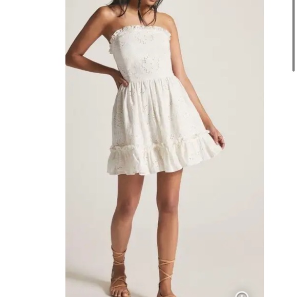 Anthropologie Dresses & Skirts - Forever that girl white strapless Anthropologie dress size L
